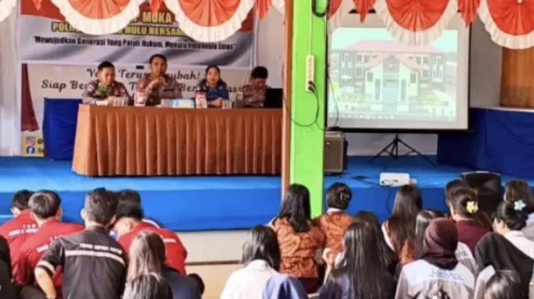 Polres Kapuas Hulu Gelar Diskusi Tatap Muka dengan Pelajar SMKN 2 Putussibau