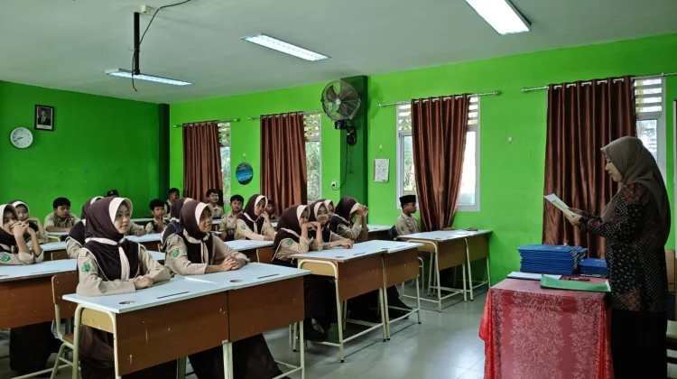 MTsN Sintang Sampaikan Hasil Belajar Siswa