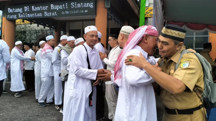 Jemaah Haji Kabupaten Sintang Kembali Dengan Selamat