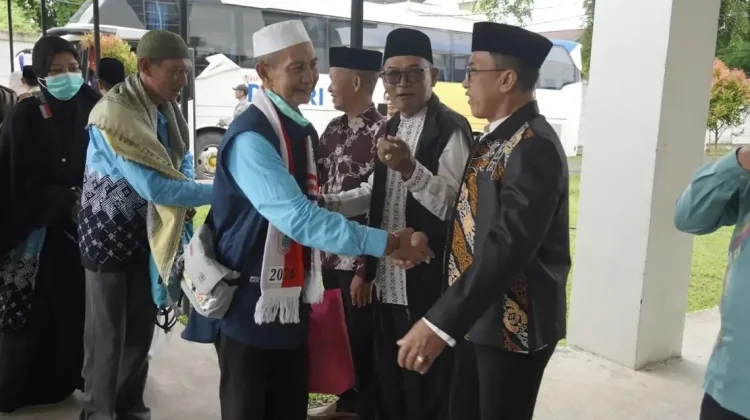 Wakil Bupati Kapuas Hulu Menyambut Kedatangan Jamaah Haji Kapuas Hulu