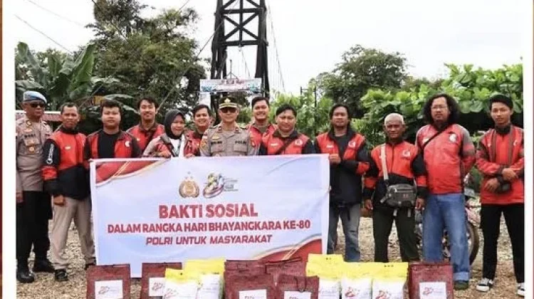Peringati Hari Bhayangkara ke-80, Polres Kapuas Hulu Salurkan Bantuan untuk Ojol