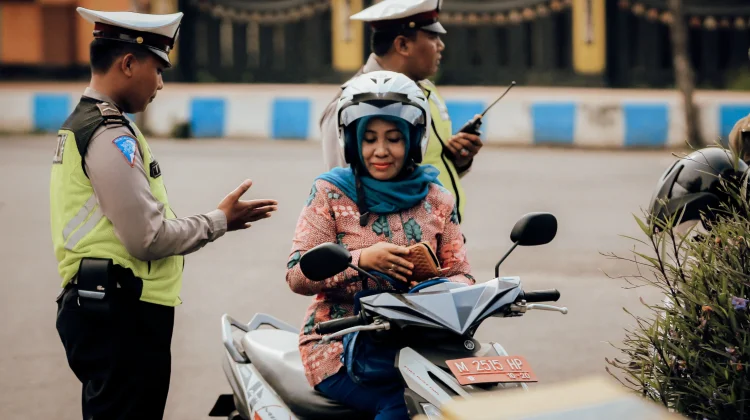 Membangun Kesadaran Hukum di tengah Masyarakat
