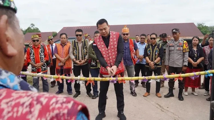 Bupati Kapuas Hulu Buka Gawai Paroki St. Montfort Badau