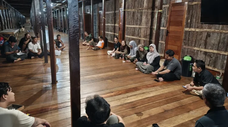 Tenun di Ensaid Panjang Jadi Sorotan jelang FKL