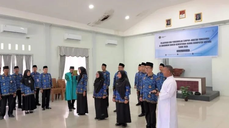 11 ASN Kemenag Sintang Ikuti Pelantikan Jabatan Fungsional