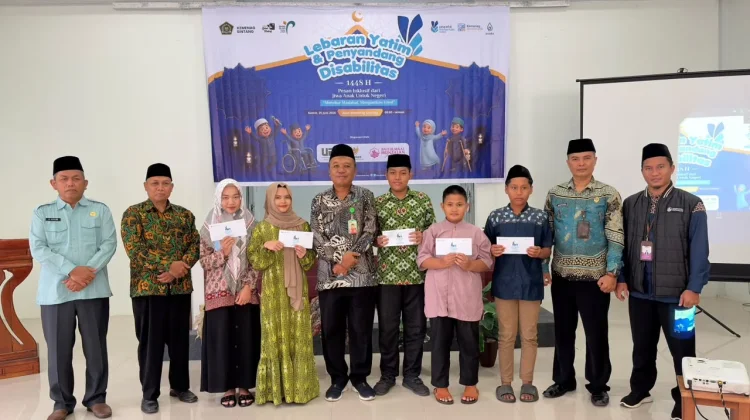 Kemenag Sintang Salurkan 110 Paket Lebaran Yatim dan Disabilitas Tahun 2026