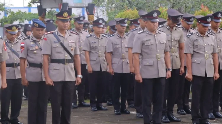 Sambut Hari Bhayangkara ke-80,Polres Sintang Ziarah Makam Pahlawan