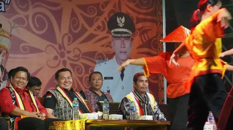 Bupati Kapuas Hulu Ajak Generasi Muda Lestarikan Adat dan Budaya