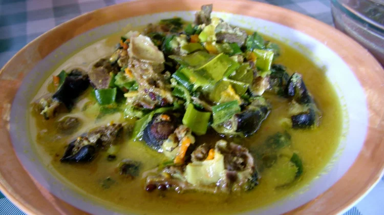 Mengenal Makanan Paniki Khas Sulawesi Utara
