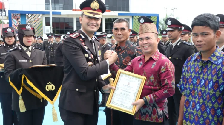 Polres Sekadau Berikan Penghargaan Kepada Personel dan Mitra