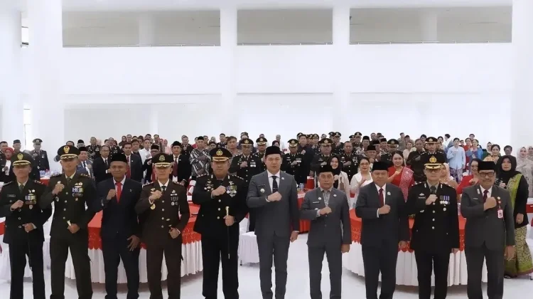 Bupati Kapuas Hulu Hadiri Peringatan Hari Bhayangkara ke-80