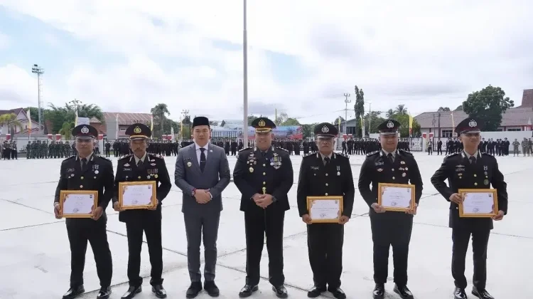 Personil Polres Kapuas Hulu Terima Tanda Kehormatan dari Presiden RI