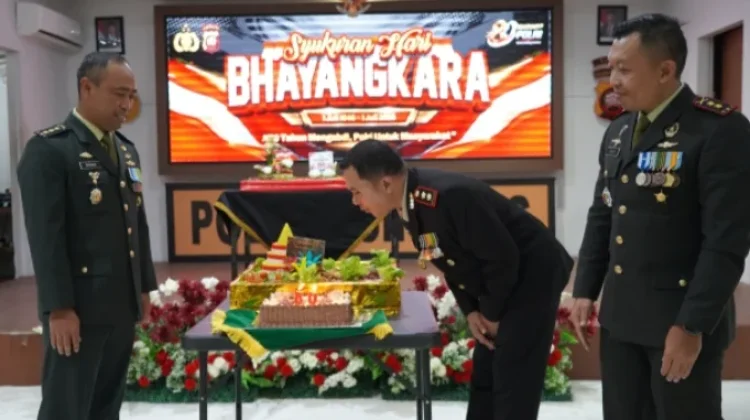 Hadiri Upacara HUT Bhayangkara ke-80, Kasrem 121/Abw Beri Ucapan Selamat