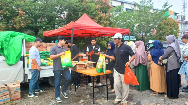 Gerakan Pangan Murah di Sintang, Bulog Jual Beras dan Minyak di Bawah Harga Pasar