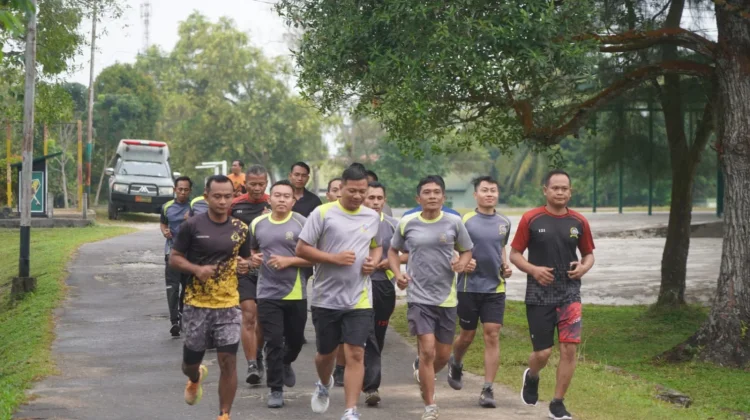 Menjaga kesehatan Tubuh,Prajurit Korem 121/Abw Adakan Olahraga
