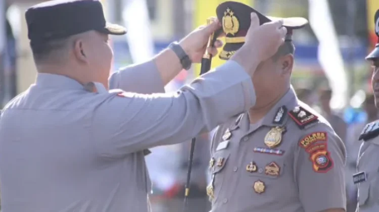 Puluhan Personel Polres Kapuas Hulu Menerima Kenaikan Pangkat