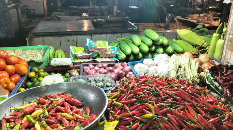 Harga Tiga Komoditas Pokok di Pasar Tradisional Sintang Masih Mahal