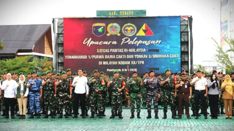 Danrem 121/Abw Hadiri Pelepasan Satgas Pamtas dan Pemusnahan Barang Bukti Ilegal
