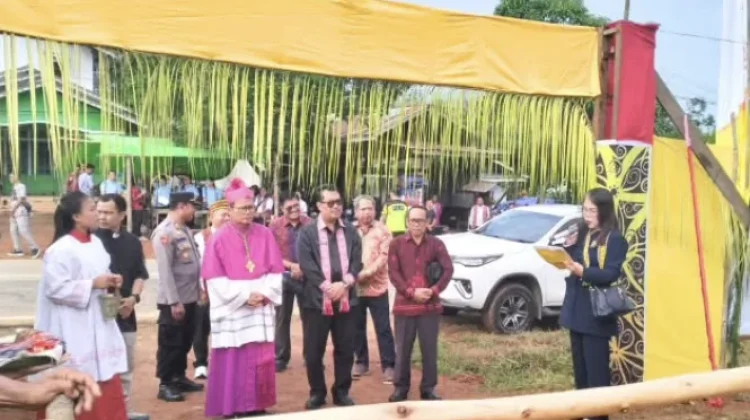 Peresmian Gereja Katolik Stasi Santa Maria Ratu Semesta Alam Kalis Kapuas Hulu