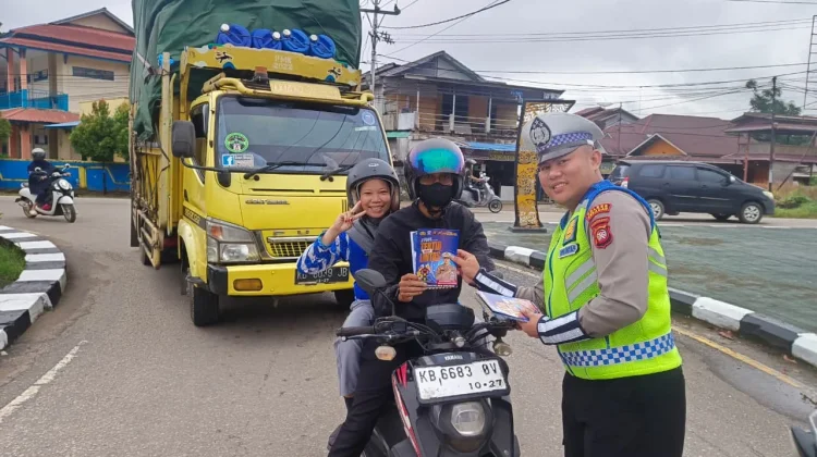 Polres Sekadau Sampaikan Pesan Keselamatan Berlalu Lintas