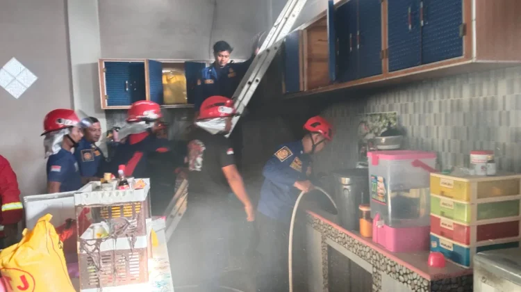 Kebakaran Rumah di Sekadau Telan Kerugian Sekitar Sepuluh Juta Rupiah