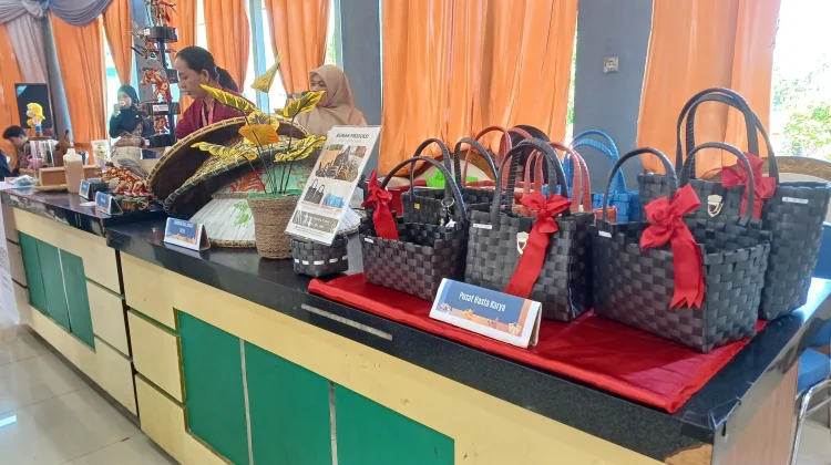 Wabup Sintang Ajak Pelaku UMKM Manfaatkan Media Sosial untuk Promosi Produk
