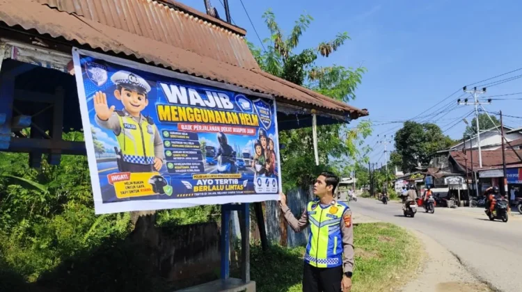 Polres Sekadau Sampaikan Pesan Keselamatan  Kepada Warga