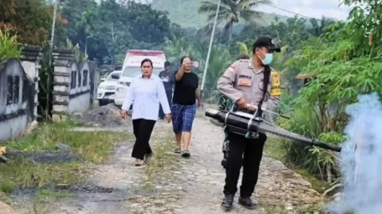 Polsek Puring dan Lintas Sektor, Lakukan Fogging Pencegahan Penyakit DBD