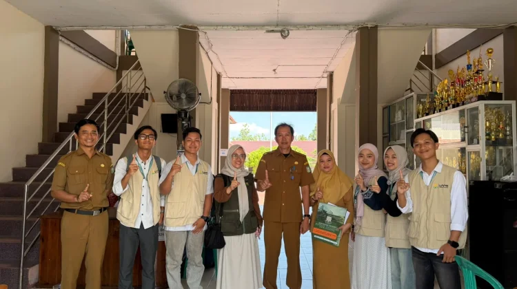 Tim KKN Bentang Sintang Edukasi Lingkungan Bersama SMAN 1 Sintang