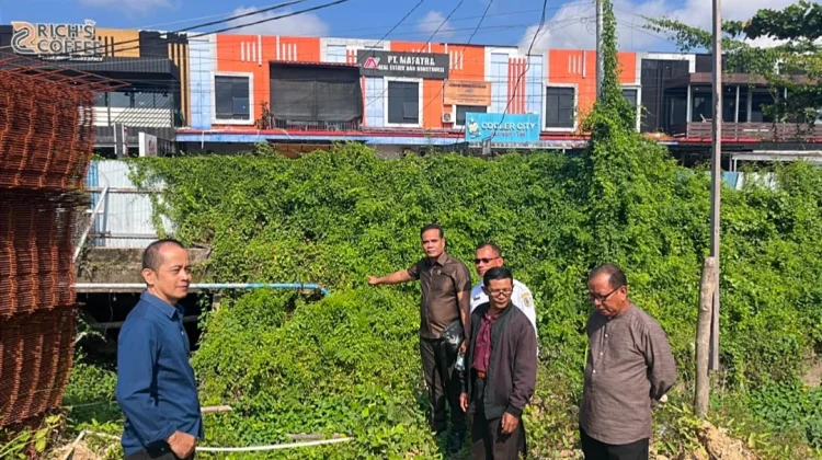 Komisi B DPRD Sintang Tinjau Drainase di Kelurahan Ladang