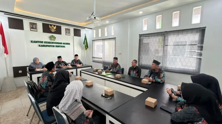 Kemenag Sintang Serahkan SK Penugasan PPPK, Perkuat Pelayanan KUA
