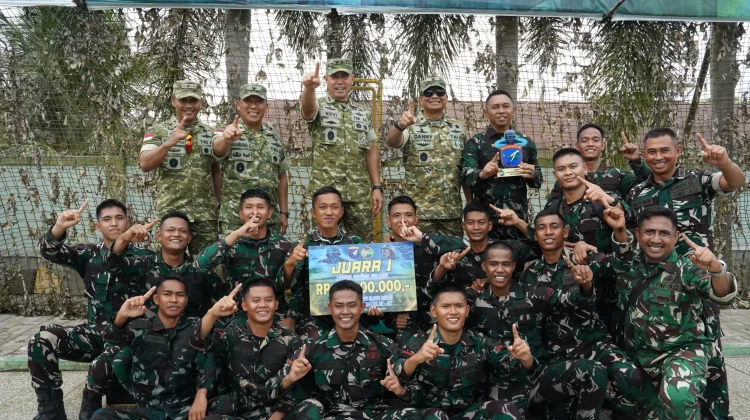 Danrem 121/ABW Beri Motivasi Prajurit pada Lomba Renang HUT ke-68 Kodam XII/TPR