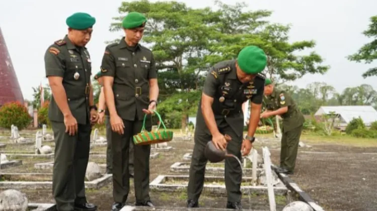 HUT ke-68 Kodam XII/TPR, Korem 121/ABW Melakukan Ziarah ke Taman Makam Pahlawan