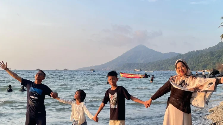 Deretan Pulau Tersembunyi yang Indah di Kalimantan Barat