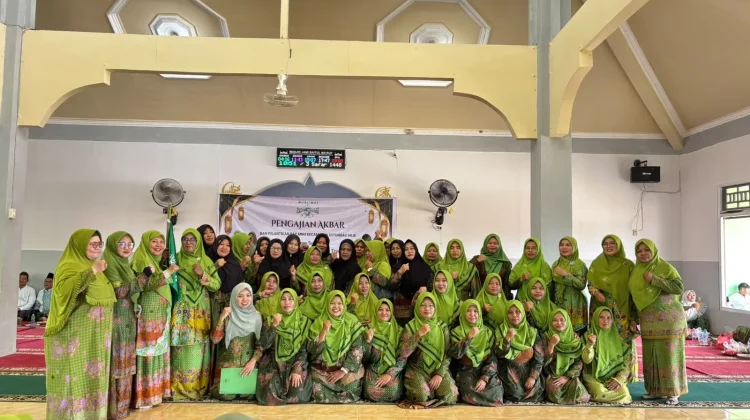Muslimat NU Ketungau Hilir Resmi Dilantik di Rangkai Pengajian Akbar
