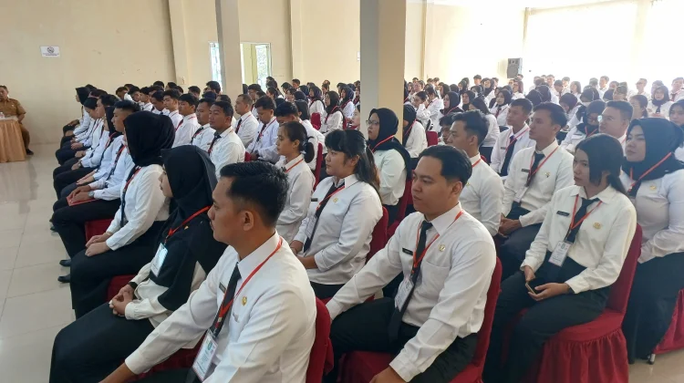 Sekda Sintang Harap CPNS Tingkatkan Kompetensi Diri