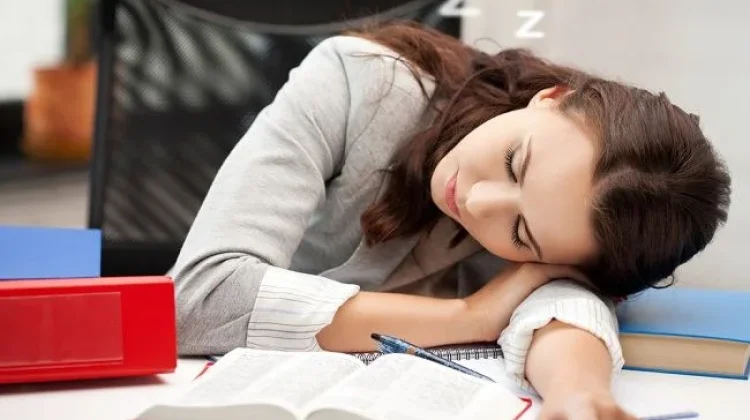 Penyebab Mudah Mengantuk dan Tips Mengatasinya