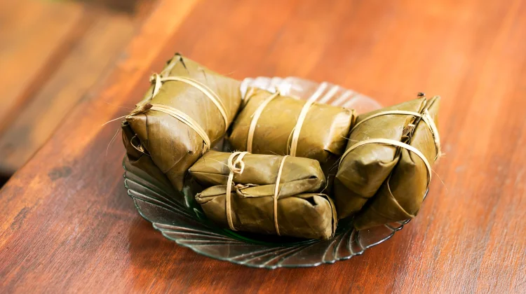Kenapa Makanan Dibungkus Daun Lebih Harum? Ini Penjelasan Ilmiahnya