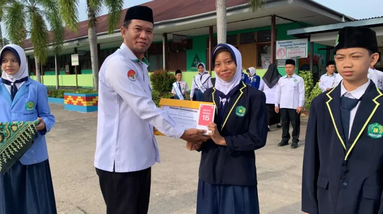 Siswi MTs Negeri 1 Sintang Raih Juara 3 Nasional Lomba Progresif Alef Education