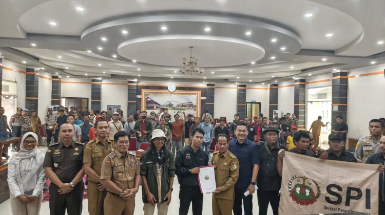 Pemkab Sintang Terima Audiensi Puluhan Petani