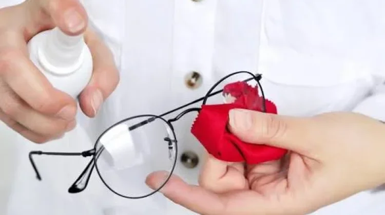 Cara Merawat Kacamata agar Tetap Bersih dan Awet