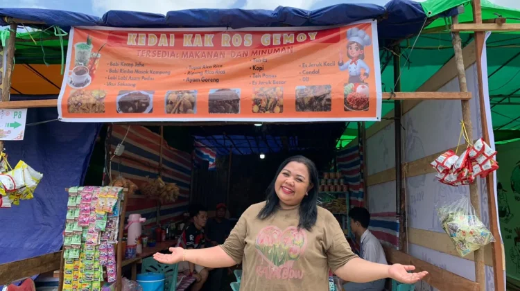 Usaha Kuliner Ramaikan Pekan Gawai Dayak Sintang