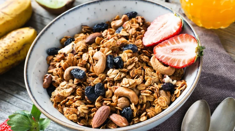 Kenali Manfaat Granola untuk Jadi Menu Sarapan Harian Kamu
