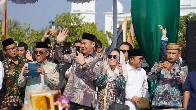 Bupati Kapuas Hulu Tinjau Kafilah dan Stand Pameran MTQ XXXIV Kalbar, Beri Semangat