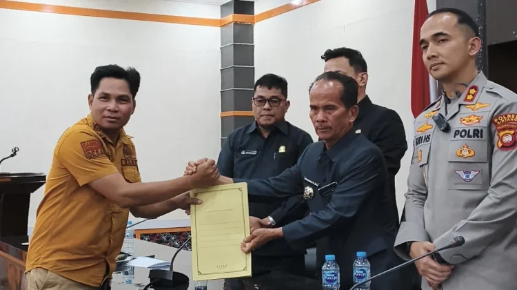 Bupati Sintang Siap Mediasi Sengketa Kebun Plasma