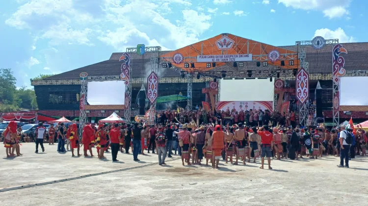 Gawai Dayak Satukan Persaudaraan Dayak Indonesia dan Malaysia