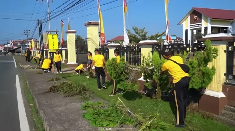 Sambut HUT RI, Polres Kapuas Hulu Tanam Puluhan Pohon