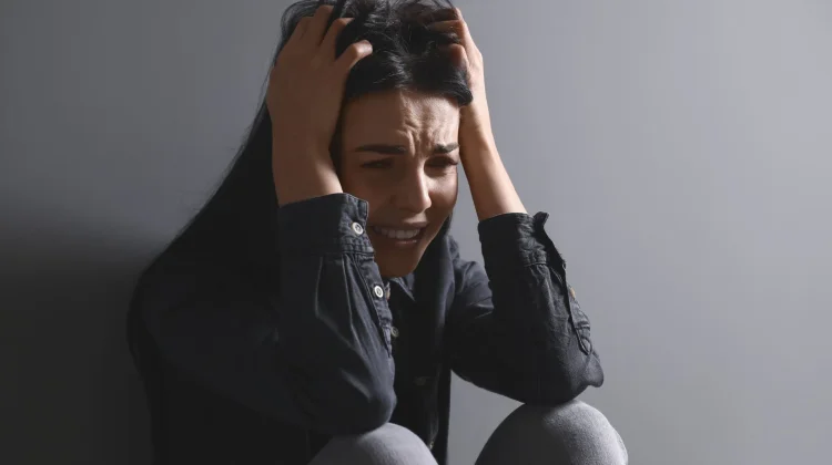 Memahami Perbedaan Playing Victim dan Victim Blaming