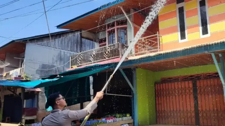 Sinergi Polsek Sokan Bersama Masyarakat Muara Tanjung Cegah Kebakaran Bangunan