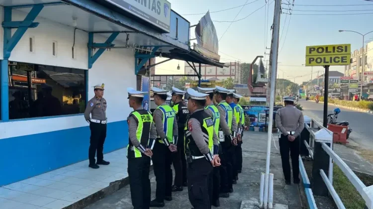 Tertib Lalu Lintas, Polres Melawi Gelar Strong Point dan Tindak Tegas Knalpot Brong